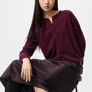Uniqlo Cashmere Short Cardigan in Wine